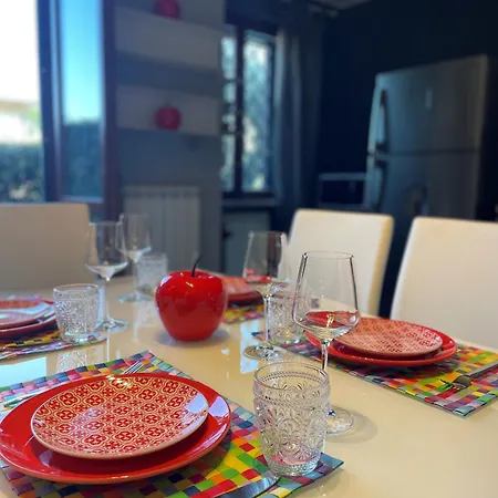 Casa Magenta Giardino Privato E Piscina Nel Borgo شقة Moniga del Garda